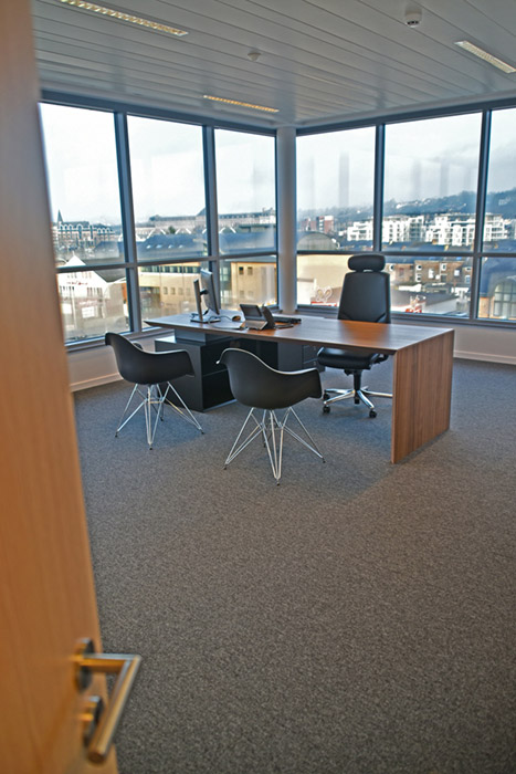 Modern desk Atradius Namur